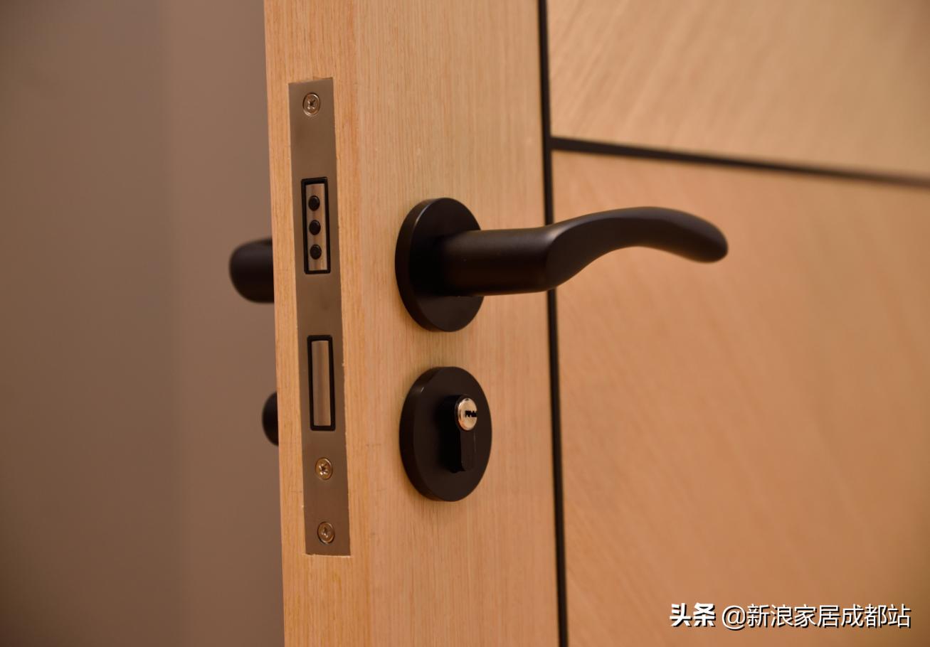 行家“鉴”好物丨明星工长徐衡“挑刺”*达升**木门