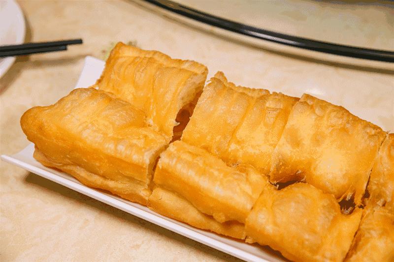 鸡蛋小油条的做法,鸡蛋油条汤的家常做法