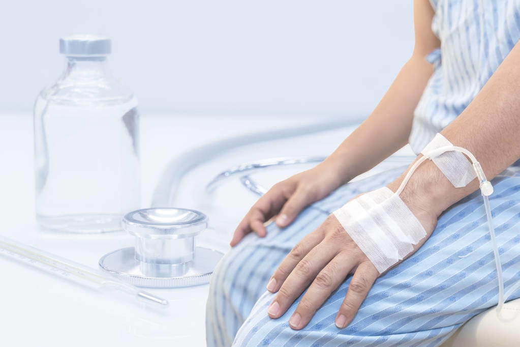 肿瘤病人药液外渗怎么办,肿瘤化疗完之后怎么治疗