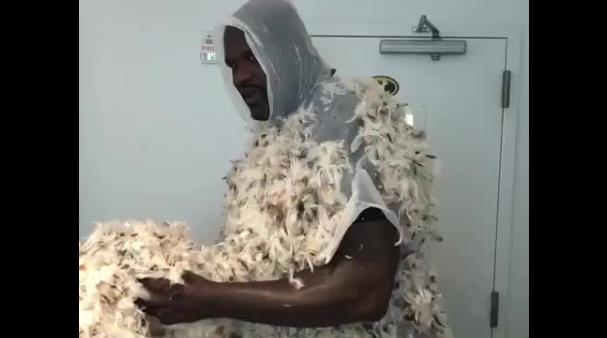 愿赌服输！奥胖惩罚自己的5大奇葩方式，脱裤子舔脚把自己整哭？