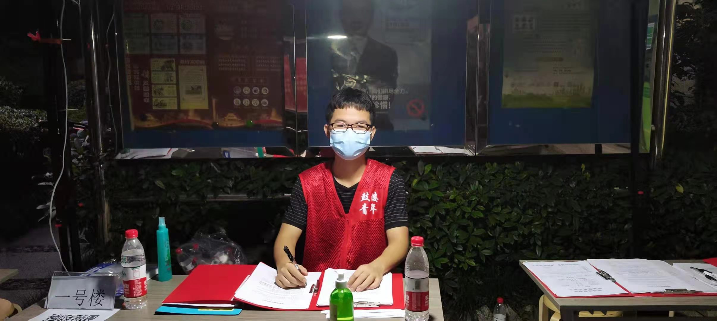 区街新闻|70多幅照片记录世茂滨江社区辖内志愿者,南京感谢你们