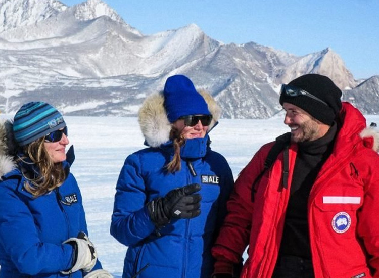 加拿大鹅用的是鸭绒还是鸭毛,加拿大鹅vs波司登羽绒服