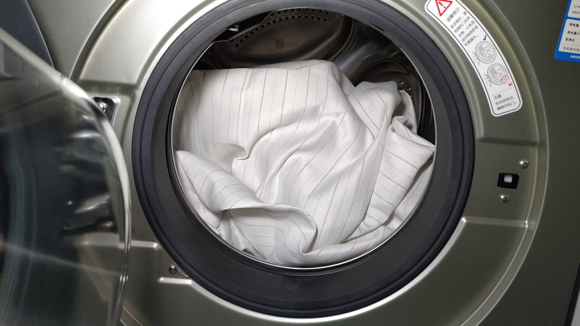 电热毯如何放在洗衣机里洗,可以拿到洗衣机洗的电热毯