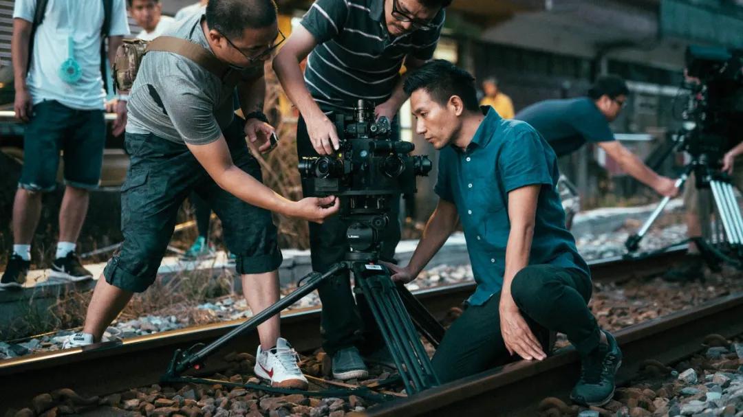 家人贩毒、偷渡、挖玉......他活成了一部电影