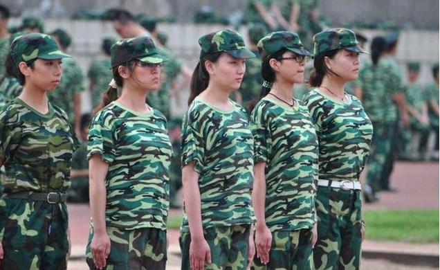 上好新生第一课国防教育活动,高一军训前入学教育