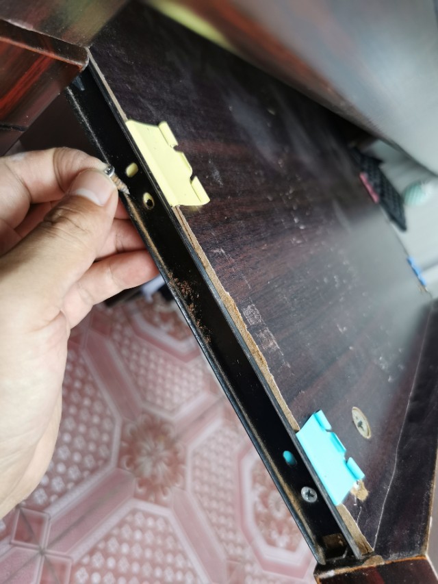 电脑桌抽屉滑轨怎么拆卸图解视频,电脑桌键盘抽屉滑轨坏了怎么办