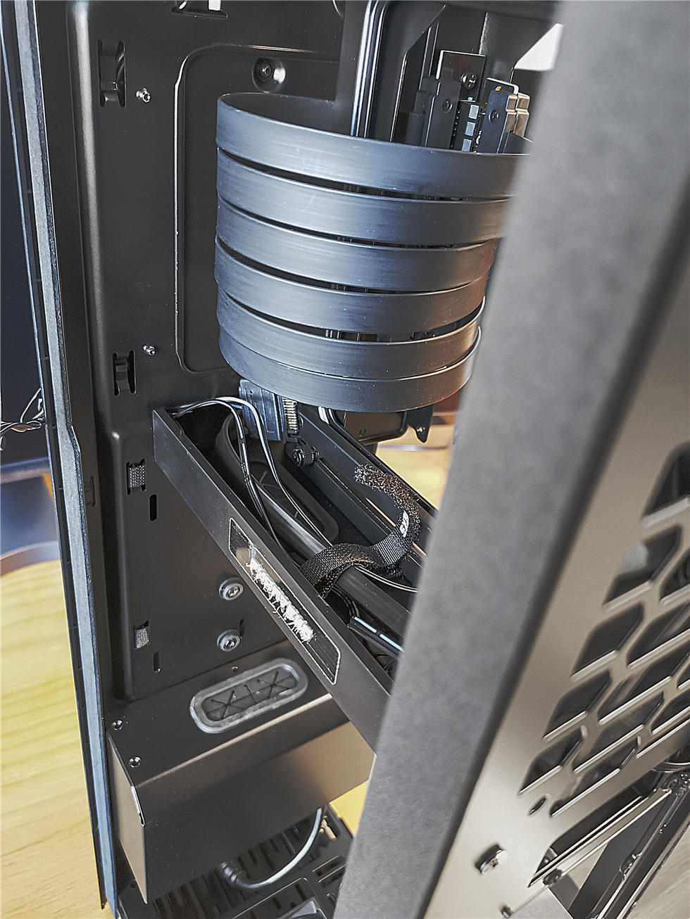 追风者217xe可以装几个硬盘,追风者pk217xe风道解析