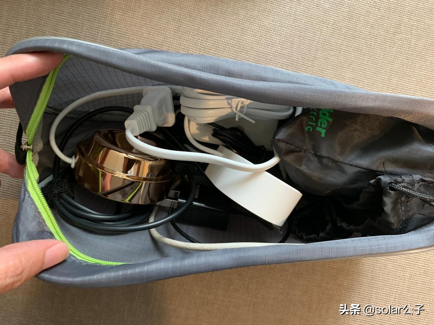 常年出差的人箱子里都有什么——90后大叔“翻箱”