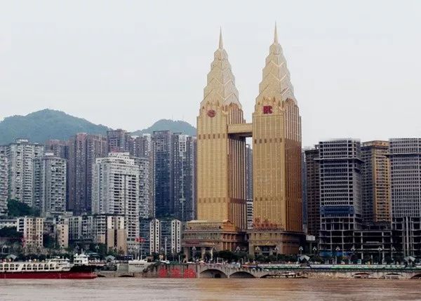 重庆来福士最丑建筑,重庆来福士被评十大最丑建筑