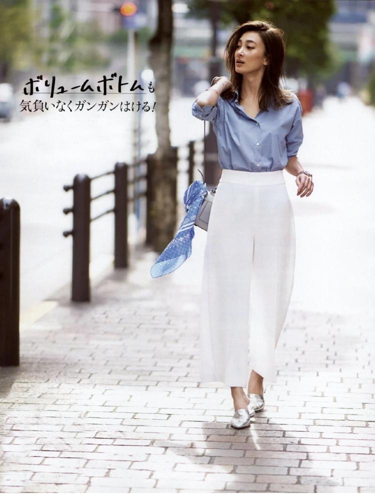 一款必备的百搭白色裤子,又爱又恨的白裤子怎样穿漂亮