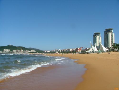 青岛是个很美的海滨,青岛被称为东方瑞士的原因