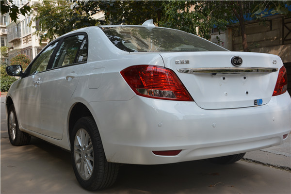 比亚迪e5400试驾,比亚迪e52017和2016款的区别