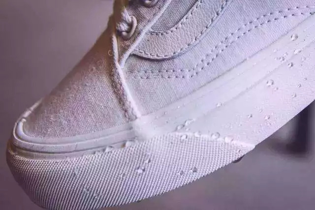 下雨天鞋子怎么不湿,下雨天鞋子湿了有什么办法吗