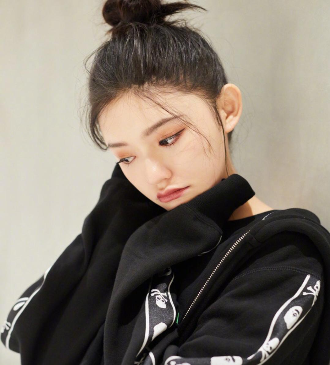 美人鱼被70岁老头看上,美人鱼与男朋友约会结果暴露身份