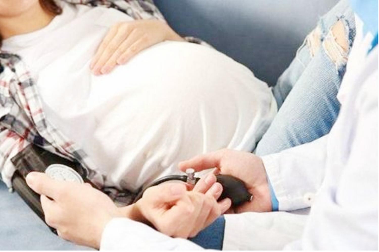 孕晚期,如果孕妈发现肚子“一跳一跳”的,是宝宝在练习这个功能