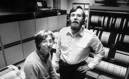 比尔盖茨传奇一生,比尔盖茨的一生经历详细