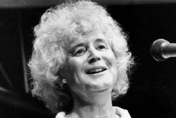 “妈妈，为什么妹妹没有小鸡鸡呀？”