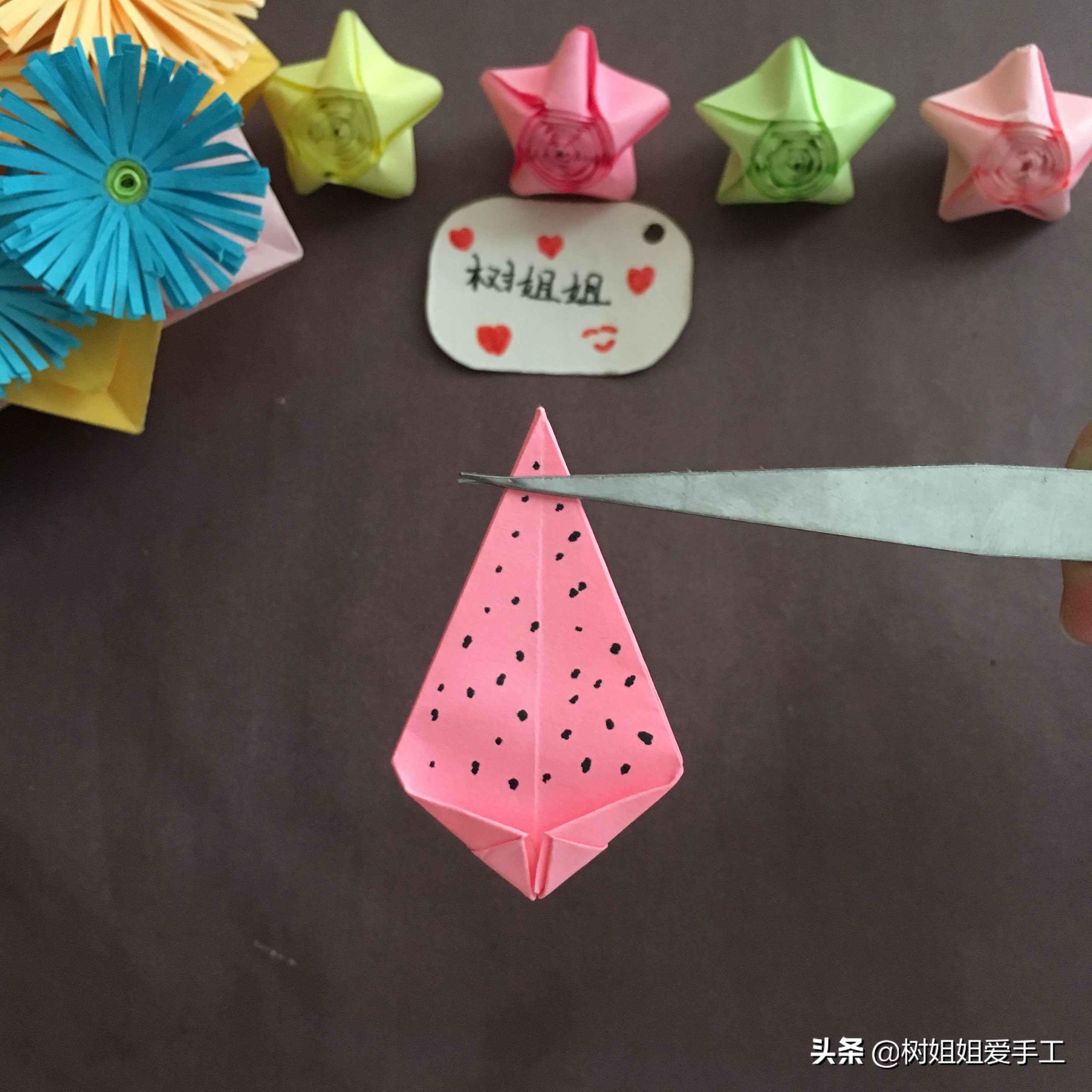 折纸草莓的折法简单,幼儿草莓折纸