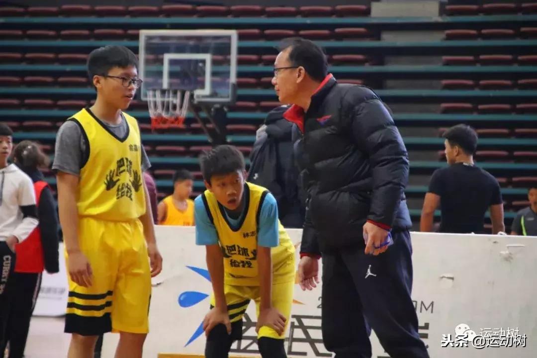 中国篮球名宿走进学校,中国篮球名宿26分
