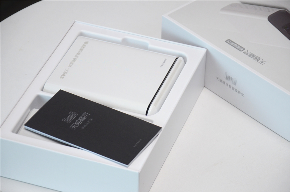 将电影院放进口袋里?天猫精灵“小白盒”便携智能投影仪评测