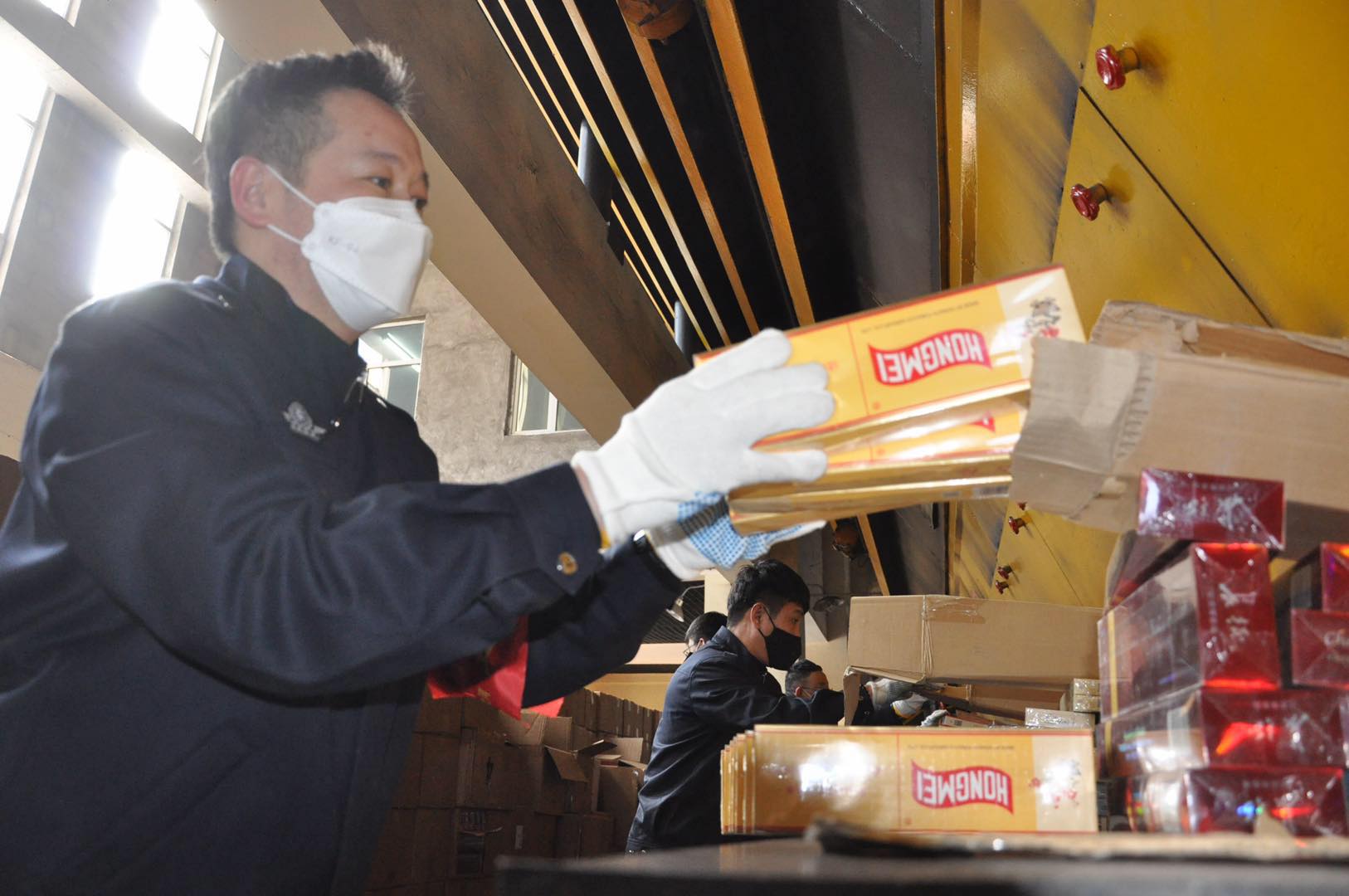 烟草局销毁假烟遭部分居民哄抢,沈阳烟草严查