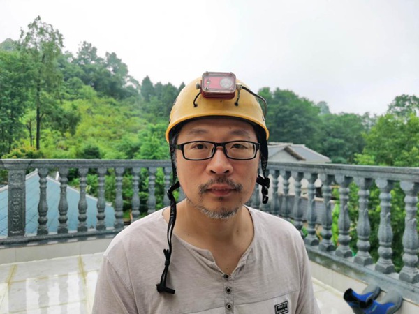 16岁留美高中生回国科考，变身“老鼠人”下悬崖探8000米洞穴