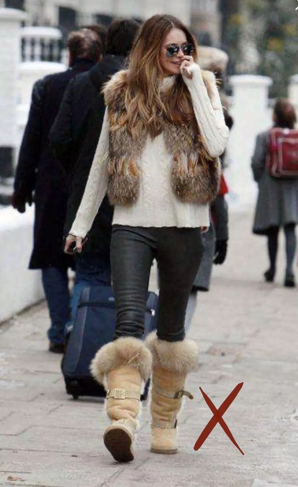 ugg怎么方便穿进去,ugg经典款如何穿搭