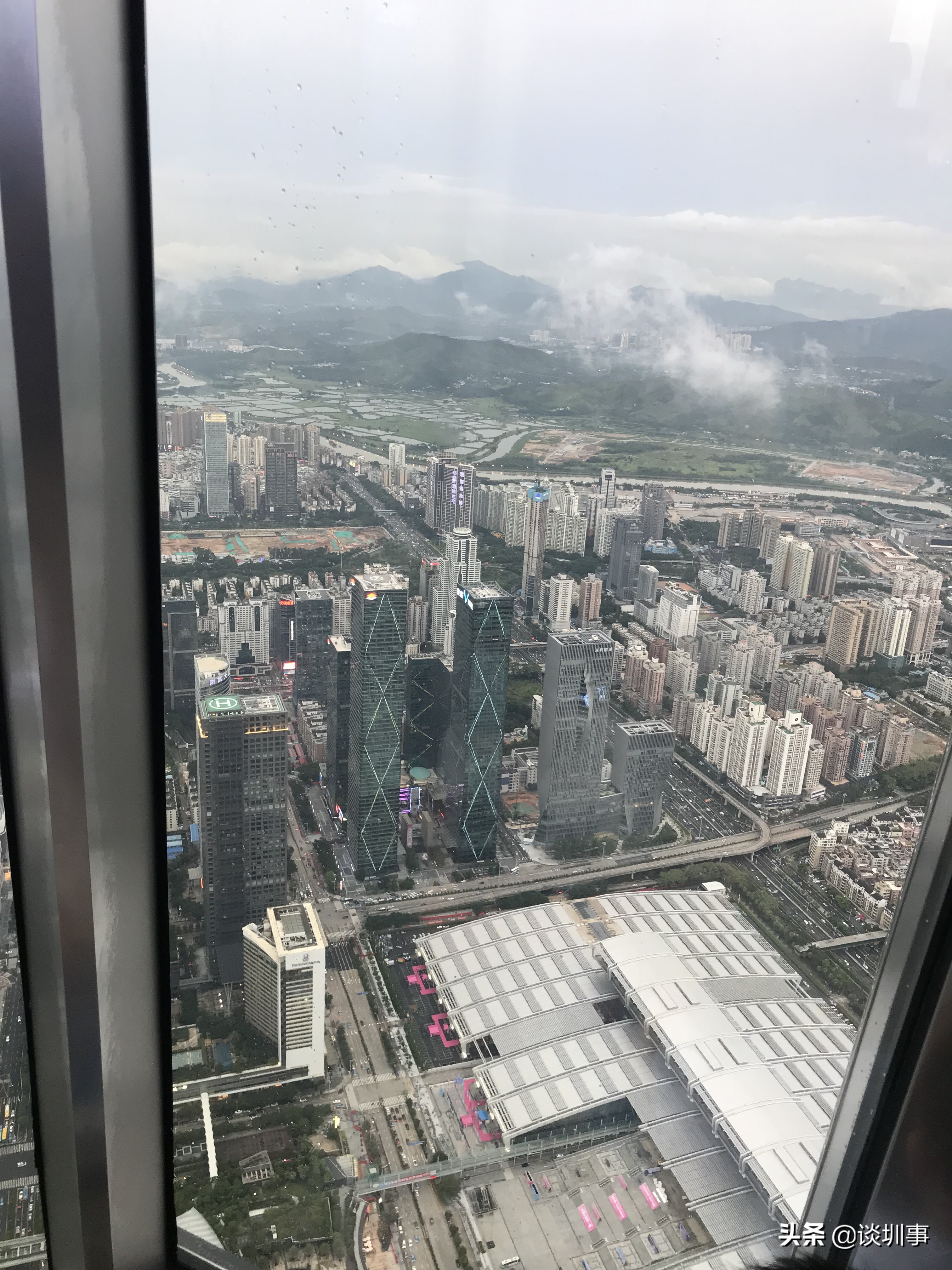 登顶深圳第一高楼,登上深圳平安金融大厦