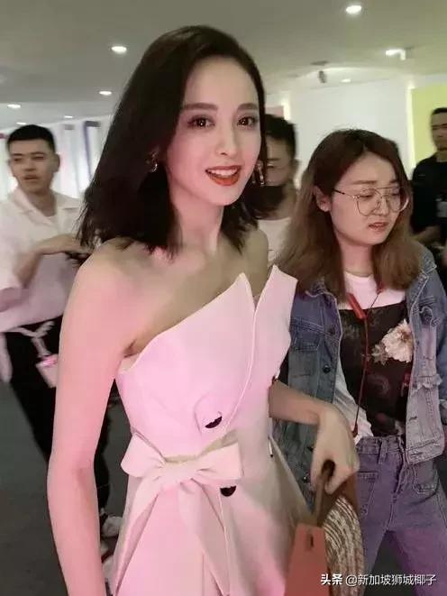 新加坡首位被环球签约艺人,新加坡形象代言人