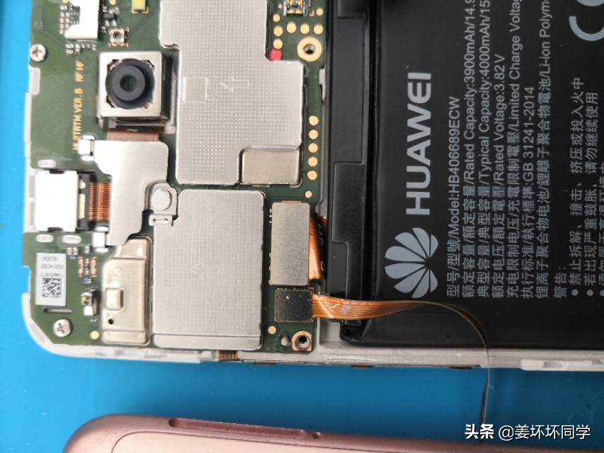 华为畅享7plus拆后盖换电池,华为畅享7plus更换尾插视频