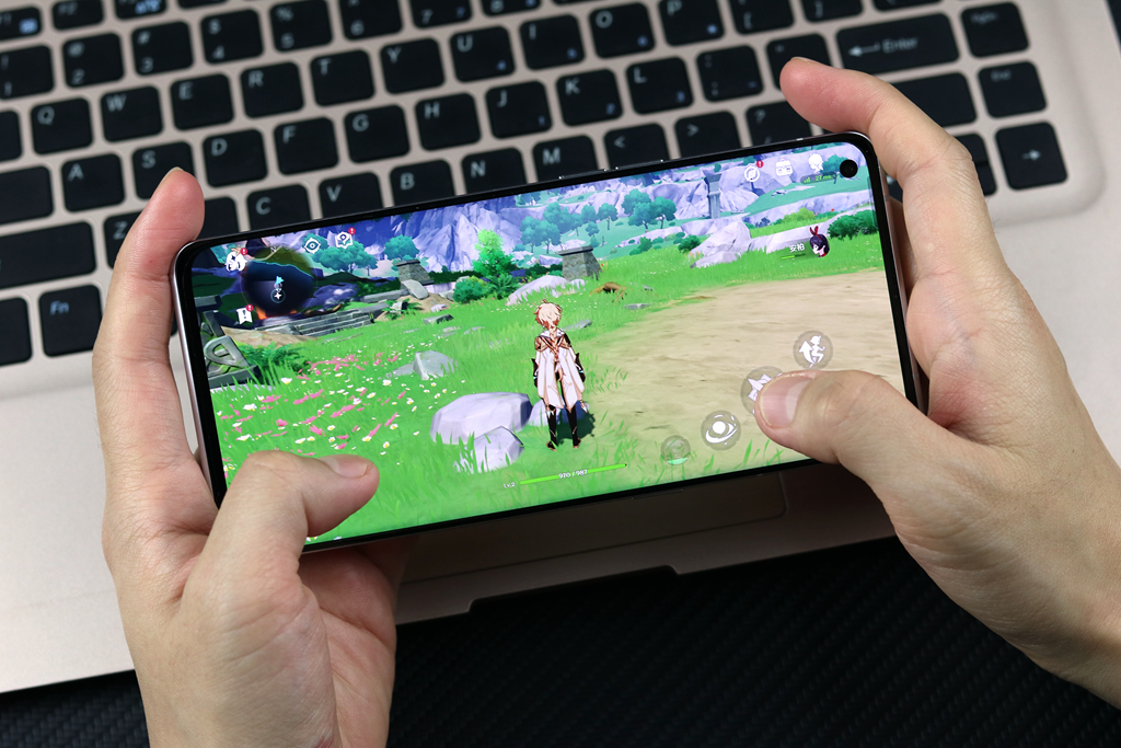 标准“水桶”级配置，realmeGT大师探索版评测，骁龙870+120Hz屏