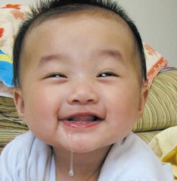 宝宝非长牙期流口水是什么原因,宝宝长牙期流口水流得严重怎么办