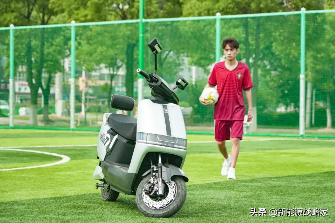 买雅迪电动车怎么鉴别原装电池,雅迪爱玛推出新电动车你更看好谁