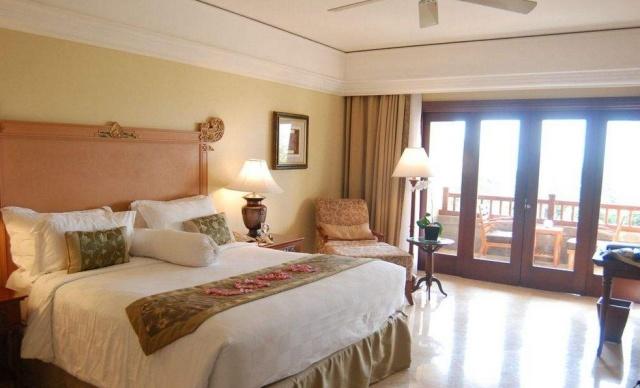 保洁阿姨打扫床底吗,保洁阿姨收拾宾馆里的床