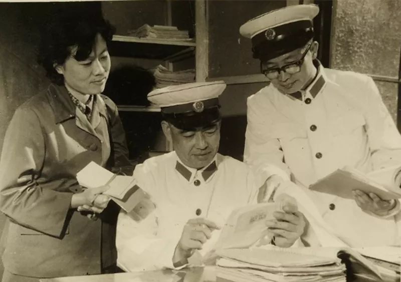 丈夫半夜抢救无效死亡妻子痛哭,丈夫失踪8年母亲临终前一封信