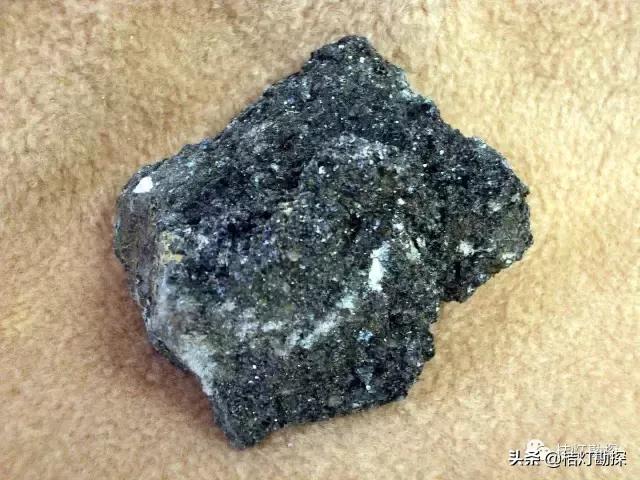 27种常见蚀变矿物的野外鉴定特征,普通地质学常见矿物主要鉴定特征