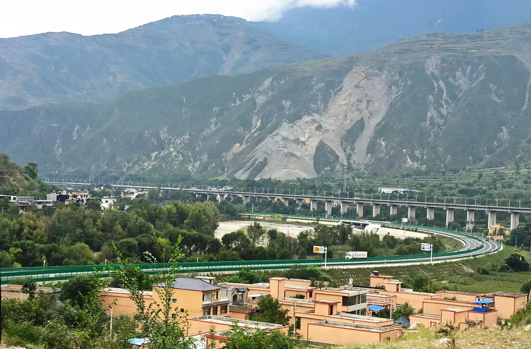 沙湾镇人山人海,沙湾镇发展