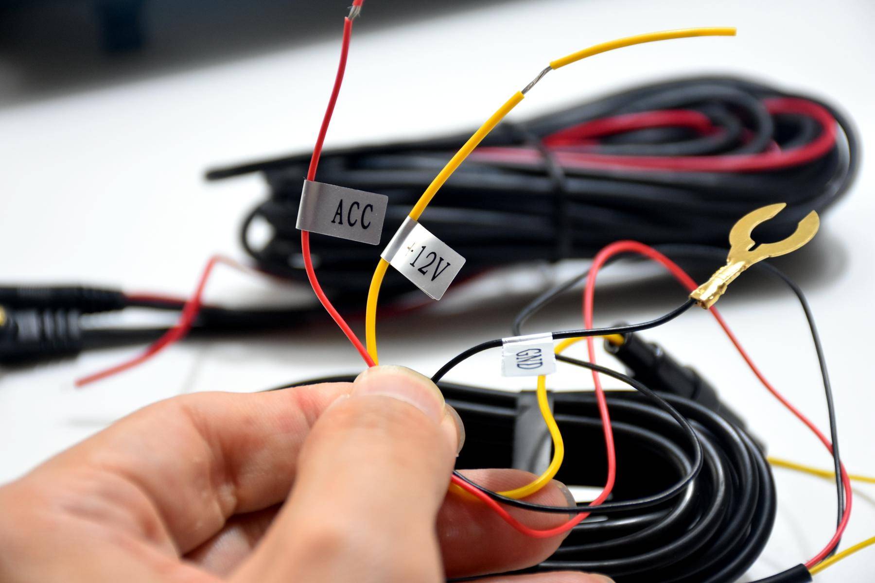 安装后视镜标准化操作,加装流媒体后视镜的安装操作方法