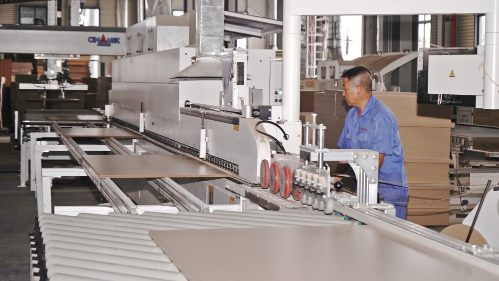 多方位发力,助推汇聚腾飞一走进重庆汇聚教育装备集团