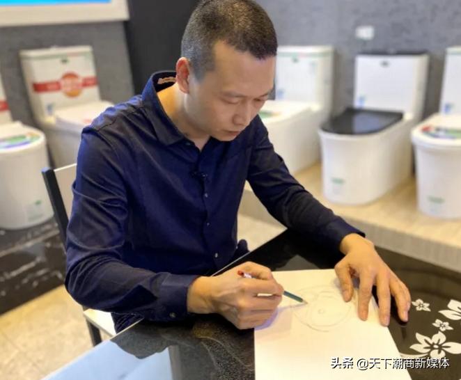 潮州大叔创业,潮州大叔举债开发鸡蛋马桶被嘲笑