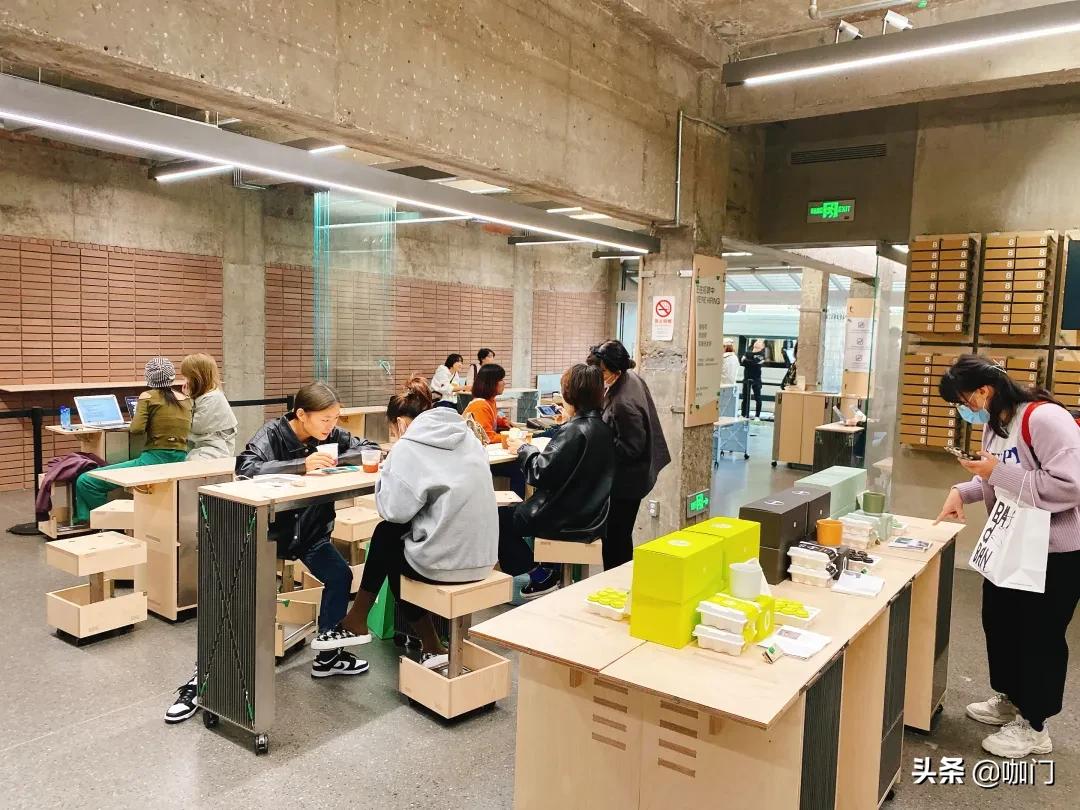 探访三顿半线*体下**验店，它又在上海讲出个咖啡新故事