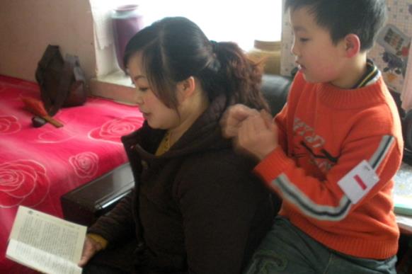 为啥中国孩子“多叛逆”？养育孩子的过程，父母多缺乏“读懂感”