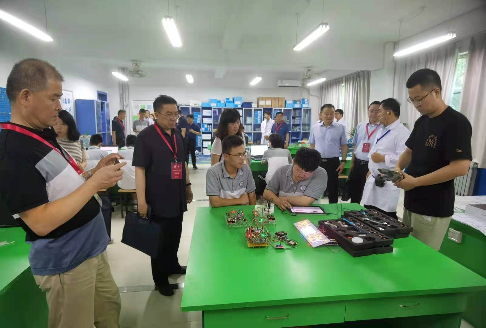 教育局局长天团来访局长点赞长安一中：“这是我心目中的中学”