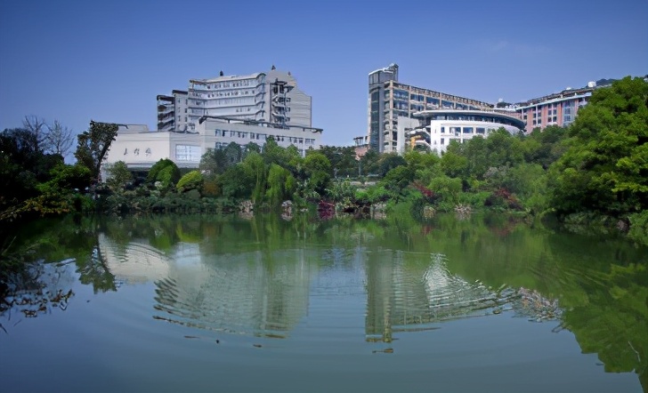 重庆最大的大学校园,重庆教学楼豪华的大学