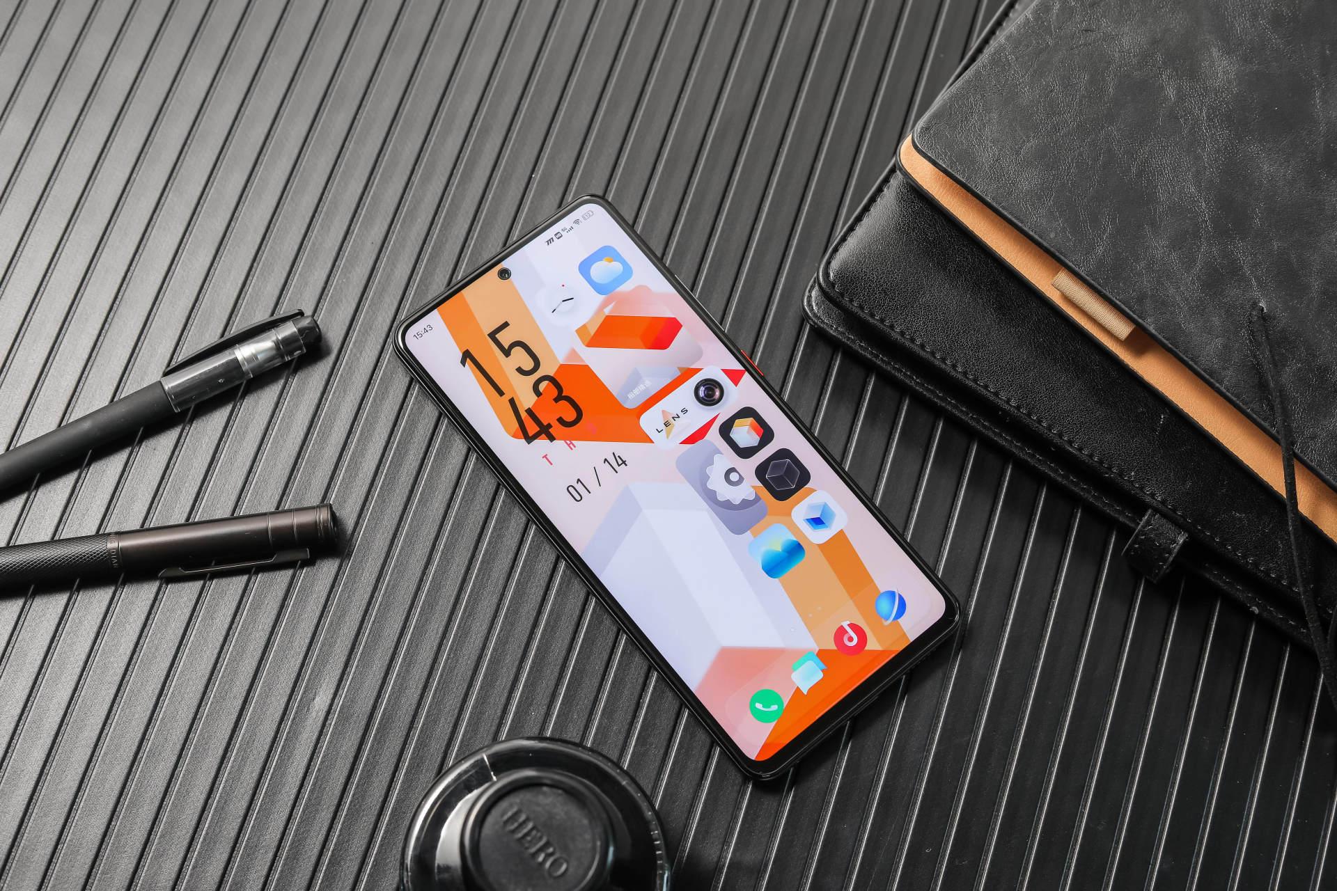 深圳一杯茶颜悦色都要100多,已经够买iQOO的128G内存了