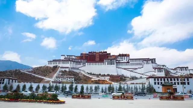 藏族布达拉宫集市,布达拉宫藏族朝拜圣地