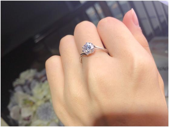 莫桑钻测评：艾桑妮D色莫桑钻美到闪瞎眼