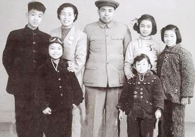 *世友许**之子许光，患癌后向医院提要求：不用进口药，不做过度治疗