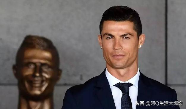 c罗的雕塑,c罗雕塑恶搞