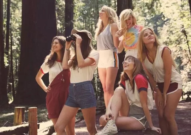 胸大如何穿衣显瘦,胸大怎样穿衣才能变小